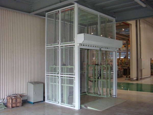 導(dǎo)軌式液壓升降機(jī) 導(dǎo)軌式液壓升降機(jī)的幾點(diǎn)優(yōu)勢